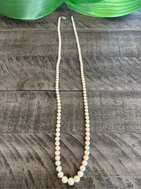 Ivory Pearl Bead Necklace - Classic Women's Jewelry